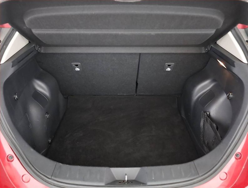 Nissan Leaf (2018) 40 kWh, SoH 87%, Automat - fotka 18 z 21