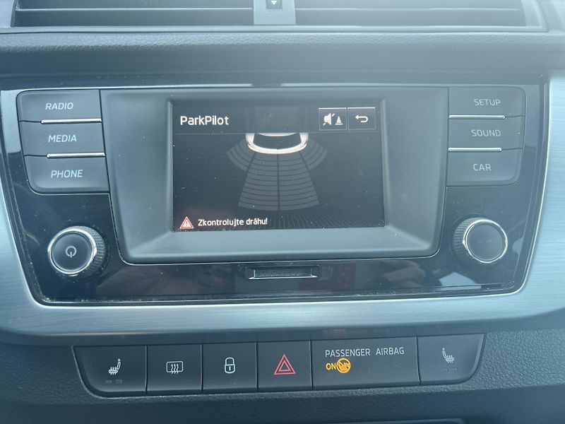 Škoda Fabia 1.0TSi 70kw TEMPOMAT TAŽNÉ ALU - fotka 22 z 44