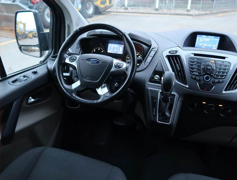 Ford Tourneo Custom (2017) Titanium 2.0 EcoBlue, 1Maj - fotka 7 z 25