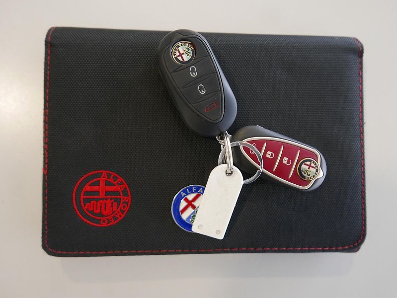 Alfa Romeo Giulietta 1,4T ČR REZERVACE - fotka 27 z 35