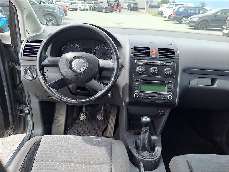 Volkswagen Touran 1,6 i 75 kW DIGIKLIMA - fotka 9 z 13