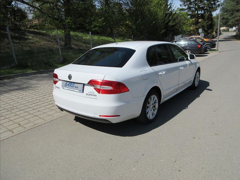 Škoda Superb 2,0 TDi 103 Kw, Xenon, Vyhř. N - fotka 9 z 28