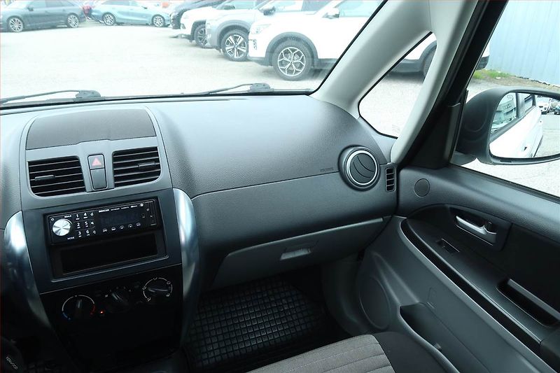 Suzuki SX4 (2011) 1.6 VVT, Serv.kniha - fotka 8 z 15