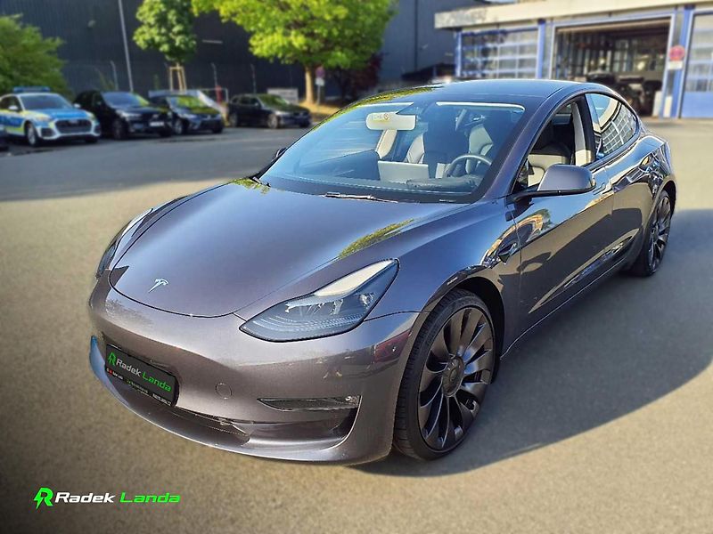 Tesla Model 3 (2023) Performance Dual Motor AWD - fotka 3 z 11