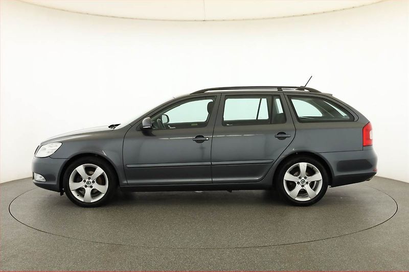 Škoda Octavia (2011) Ambiente 1.6 TDI, Automat - fotka 3 z 14