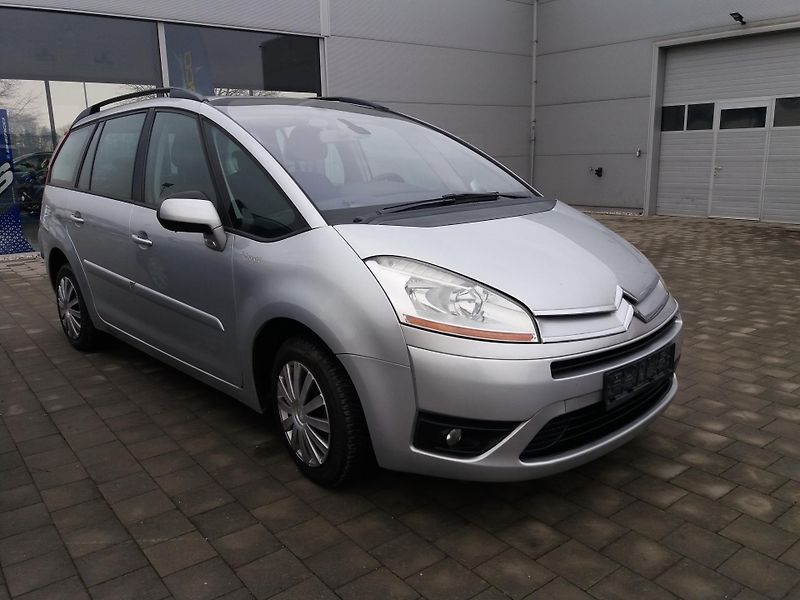 Citroën Grand C4 Picasso 1.6 16V,7.MÍST,SERV.KNÍŽKA!! - fotka 3 z 15