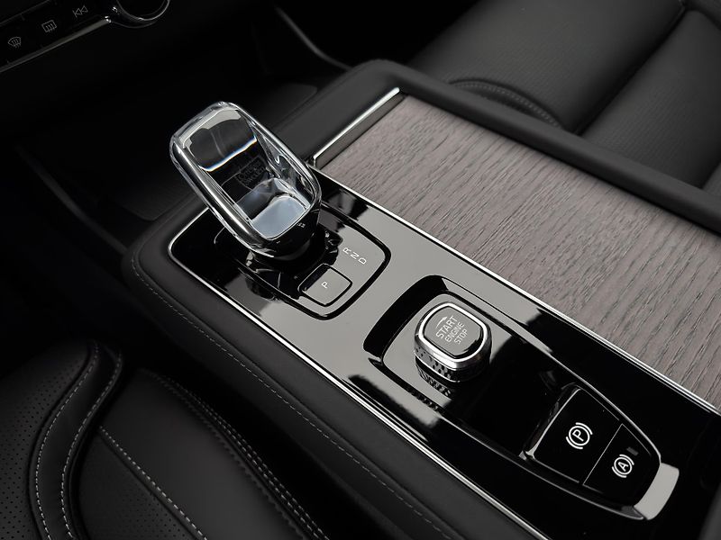 Volvo XC90 (2026) T8 AWD Plug-in DARK PLUS 7m - fotka 25 z 27