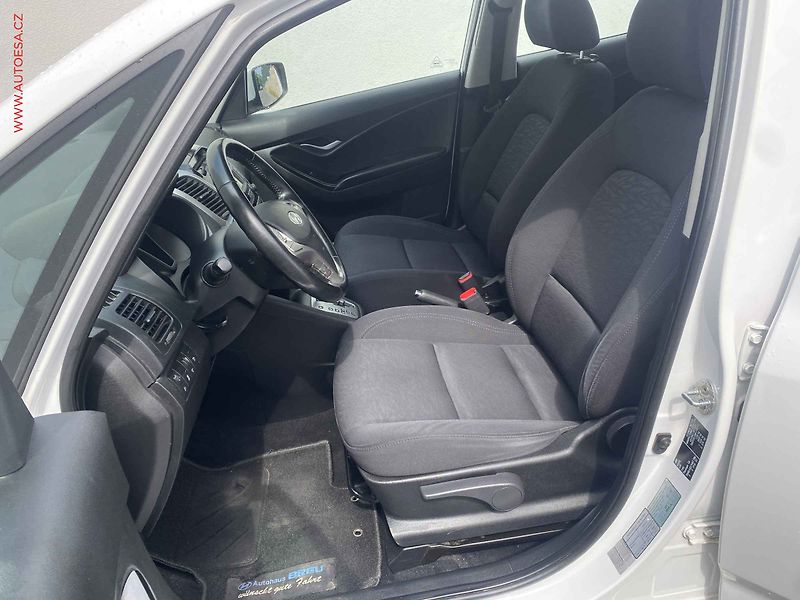 Hyundai ix20 (2015) 1.6i, CrossLine, AT, TZ - fotka 9 z 17