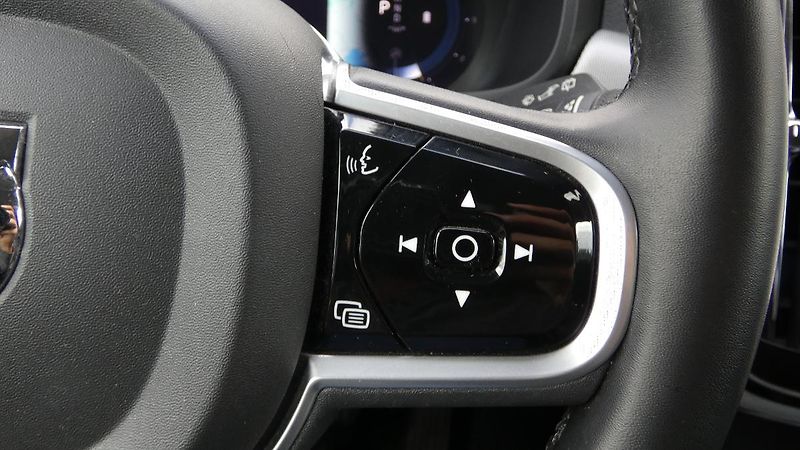 Volvo V90 B4 AWD Diesel Momentum - fotka 12 z 23