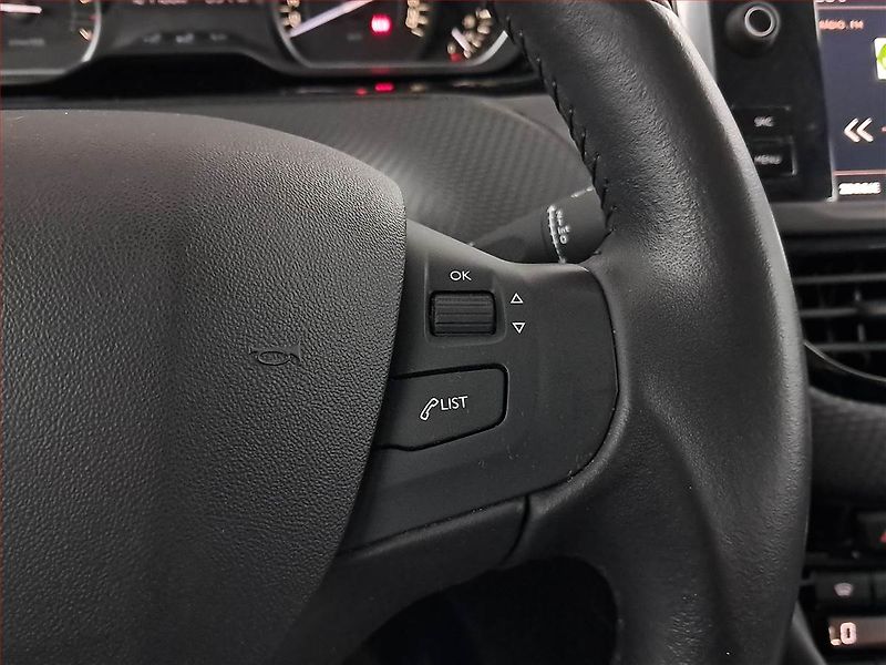 Peugeot 2008 (2019) 1.2 PureTech, Serv.kniha - fotka 17 z 17