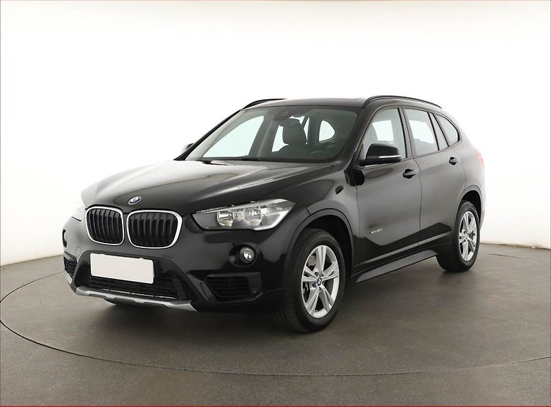 BMW X1 (2016) xDrive20i - fotka 2 z 20