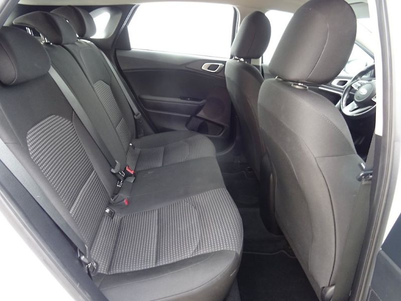 Kia Ceed (2019) 1.4i,73kW,NovéČR,S.kn,ALU - fotka 15 z 19