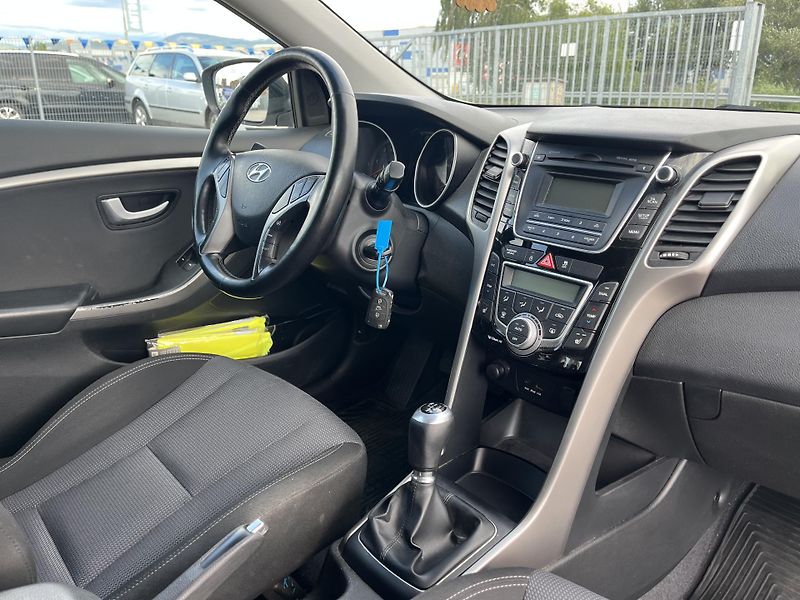 Hyundai i30 (2014) 1.6 CRDi -81kW - fotka 13 z 14