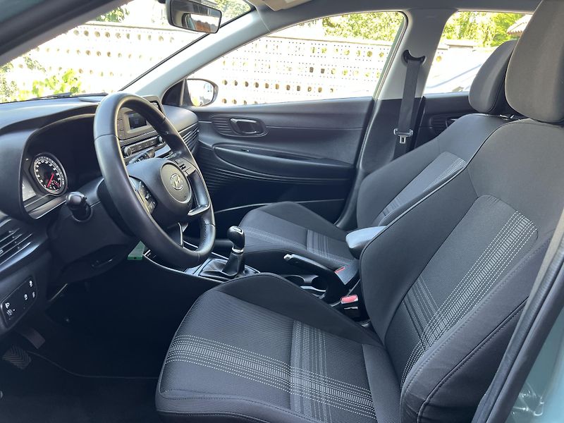 Hyundai Bayon 1.2i Comfor 1.Maj ČR DPH Klima - fotka 9 z 40