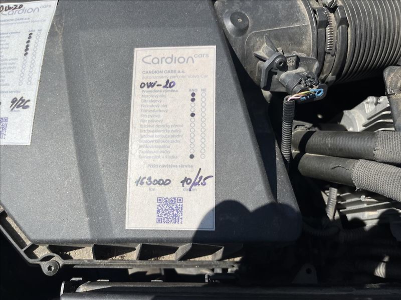 Volvo V90 2,0 B4 145KW CROSS COUNTRY DPH - fotka 28 z 43