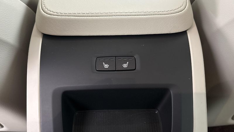 Volvo XC90 2.0 B5 AUT AWD Inscription - fotka 24 z 33