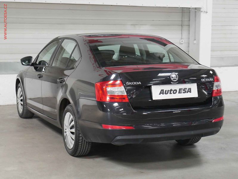 Škoda Octavia (2013) 2.0TDi, ČR, AAC, p.čidla - fotka 4 z 20