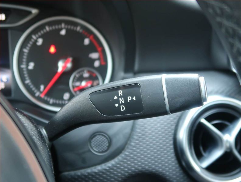 Mercedes-Benz Třídy A (2017) Classic A 180 d, Automat, Kůže - fotka 13 z 18