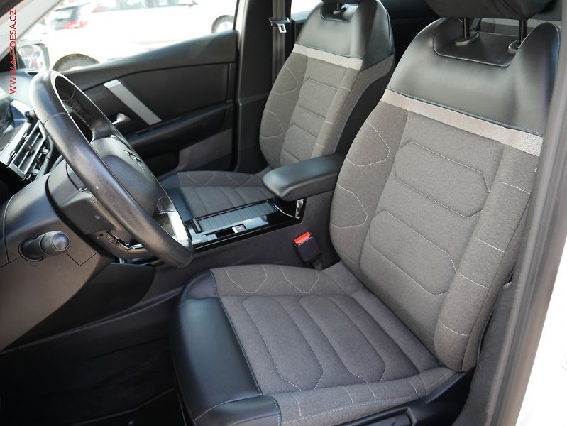 Citroën C4 (2021) 1.2 PT, ČR, servis.kniha, LED - fotka 9 z 16