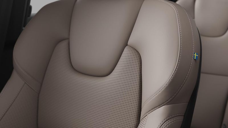 Volvo XC90 (2026)  B5 AWD PLUS DARK - fotka 8 z 13