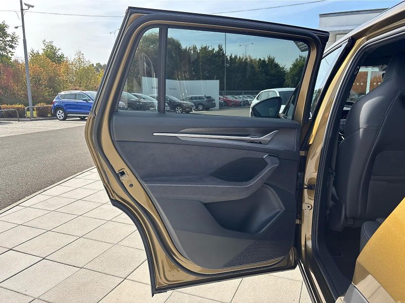 Škoda Kodiaq 2,0 TDI 142 kW SPORTLINE 4X4 D - fotka 21 z 30