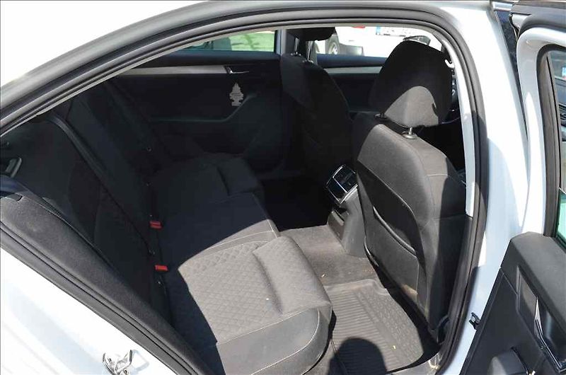 Škoda Superb (2021) 2,0 TDI AMBITION - fotka 17 z 18