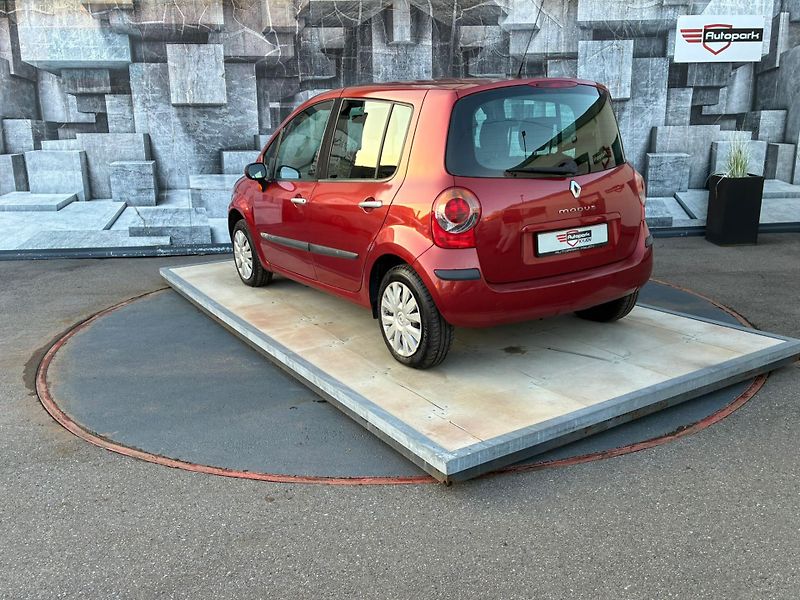 Renault Modus (2005) 1.2i 55KW, VYHŘIVANÉ SEDADLA - fotka 8 z 28