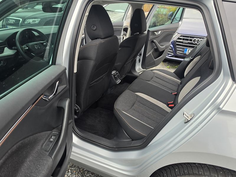 Škoda Kamiq 1.5 TSI DSG First Edition Matr - fotka 8 z 14