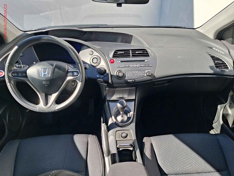 Honda Civic (2008) 1.4 i-VTEC, ČR, AC, tempo - fotka 8 z 17
