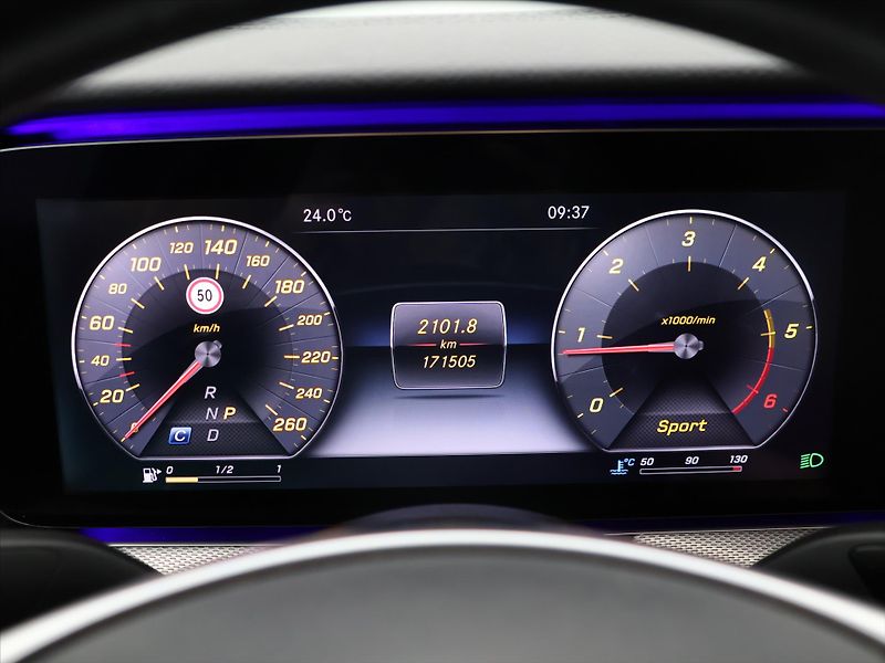 Mercedes-Benz Třídy E 2,0 220d 143kW Aut. AMG LED - fotka 19 z 40