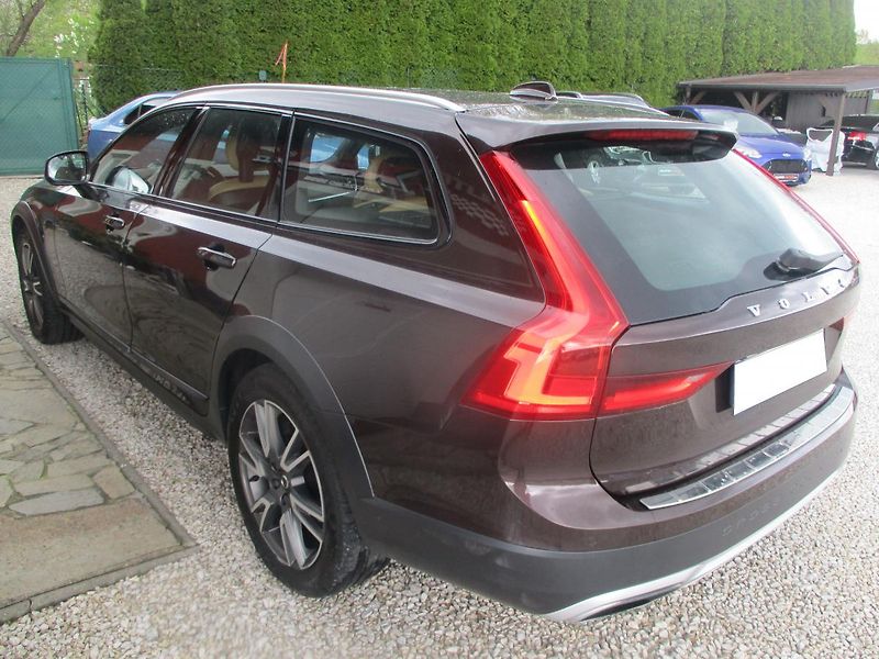 Volvo V90 T6 CROSS COUNTRY PRO 246kW - fotka 5 z 47