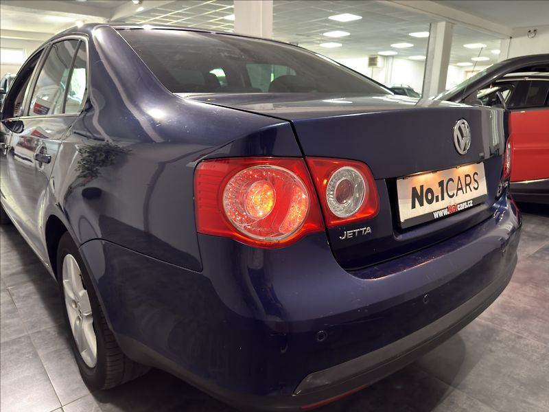 Volkswagen Jetta 1,9   TDI 77KW UNITED 1.MAJ - fotka 24 z 28