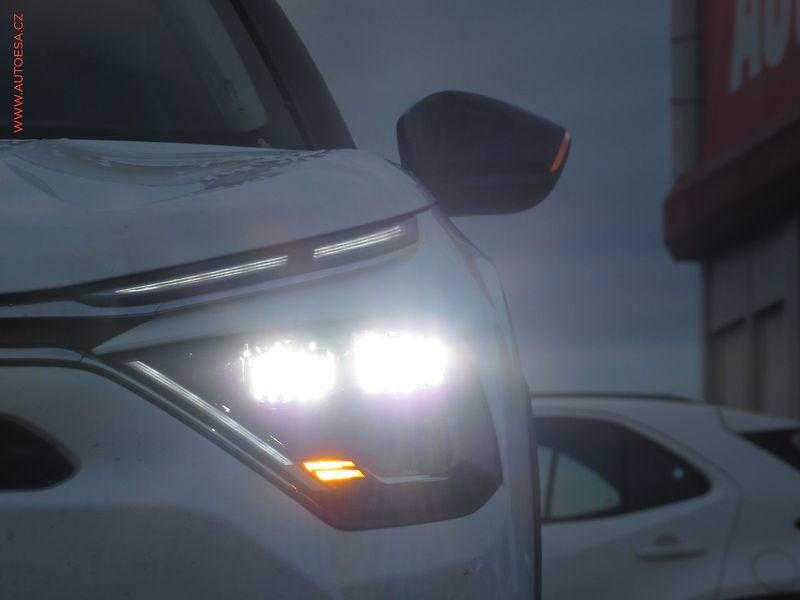 Citroën C4 (2021) 1.2 PT, 1.maj,ČR, LED, navi - fotka 32 z 36
