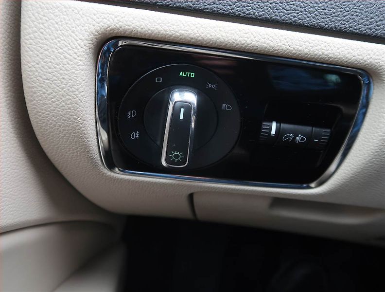 Škoda Superb (2013) Elegance 2.0 TDI, Navi - fotka 17 z 25