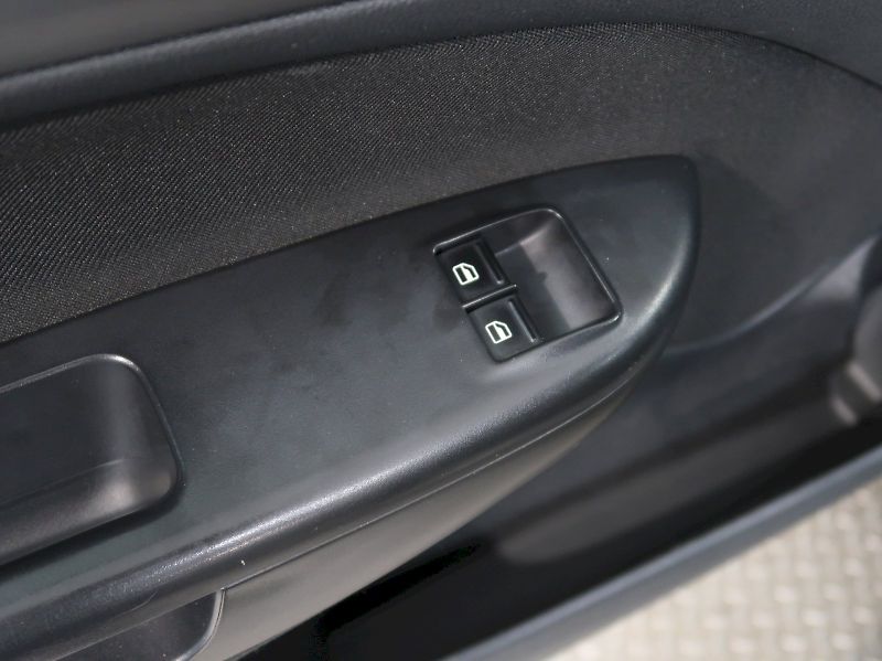 Škoda Octavia (2012) TOUR 1.6MPI 75KW - fotka 22 z 24