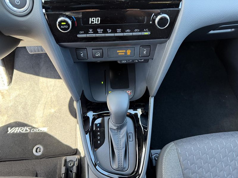 Toyota Yaris Cross (2026) 1.5 Hybrid 130 4x4 STYLE - fotka 12 z 16