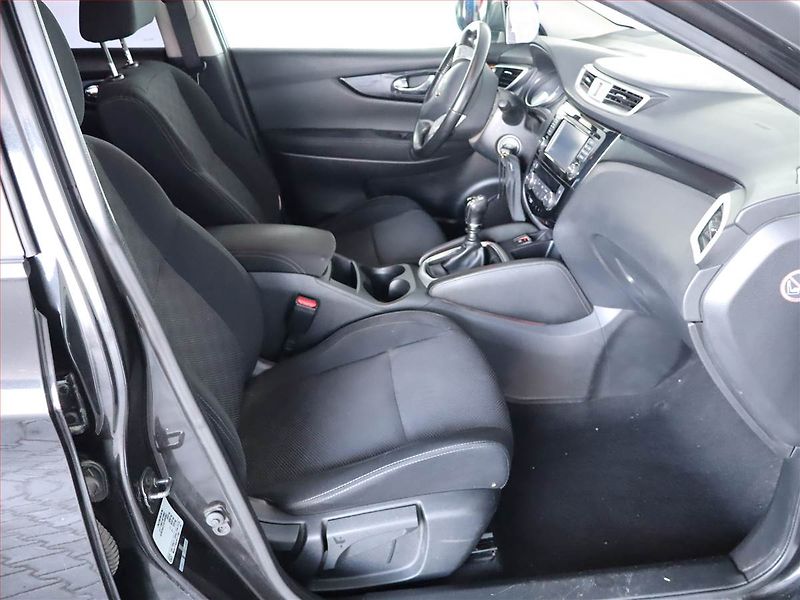 Nissan Qashqai (2015) 1.5 dCi, Navi, Tempomat - fotka 9 z 18