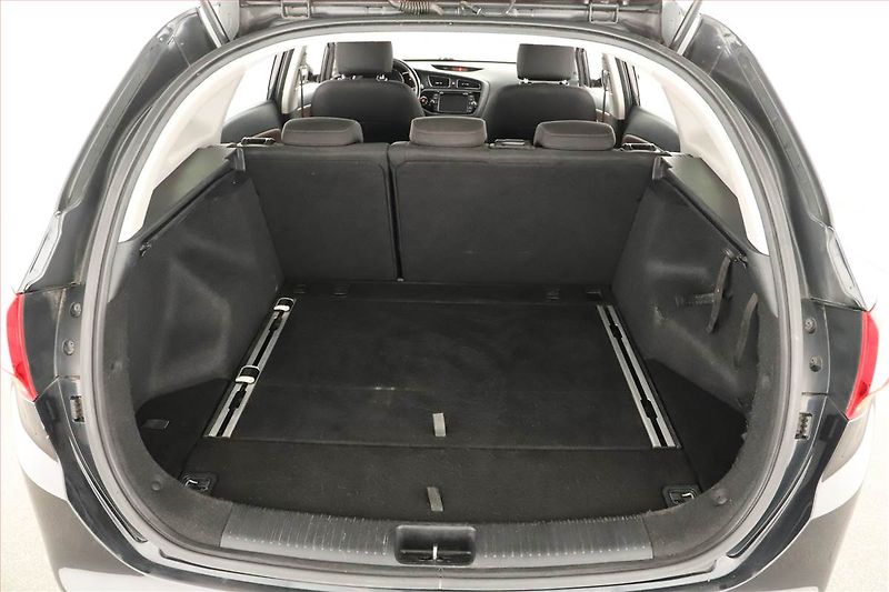 Kia Ceed (2014) 1.6 CRDi, Automat, Navi - fotka 17 z 18