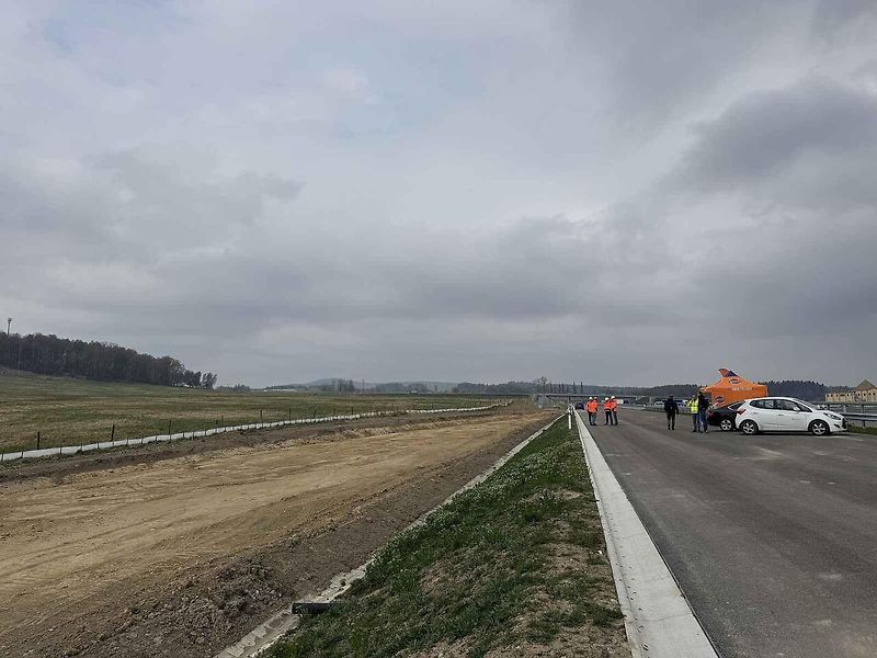 Práce na posledních kilometrech jihočeské části dálnice D3 postupují rychle.