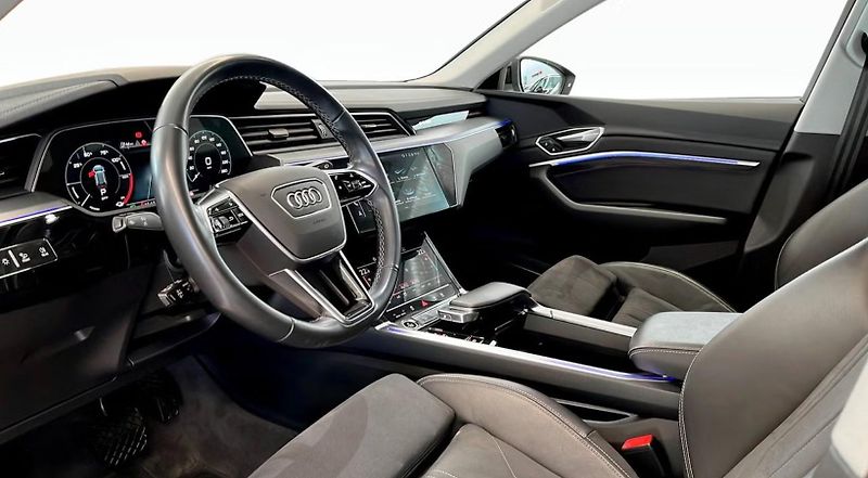 Audi Q8 e-tron 55 Q 360k Matrix Pano. Taž - fotka 9 z 21