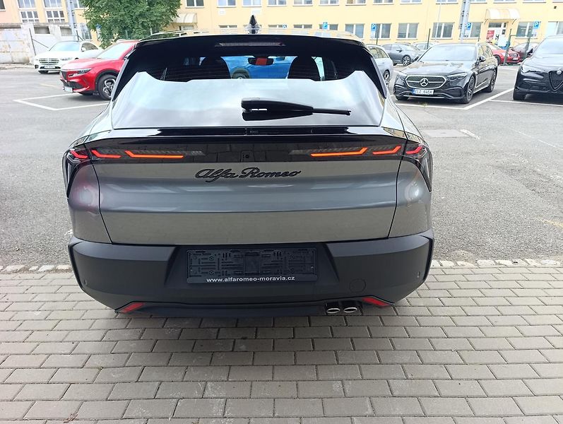 Alfa Romeo Junior (2026) Ibrida 1,2 145k eDCT6 - fotka 9 z 20