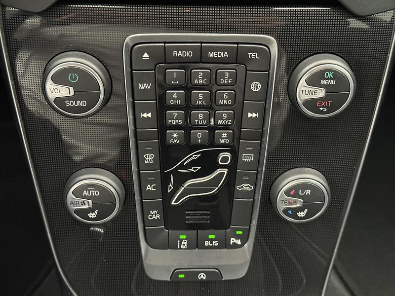 Volvo V40 D2 KINETIC REZERVACE - fotka 32 z 47