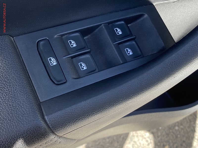 Škoda Rapid (2019) 1.0 TSi, Clever, xenon - fotka 12 z 18