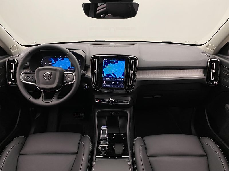 Volvo XC40 (2026) B3 AUT DARK ULTRA - fotka 2 z 66