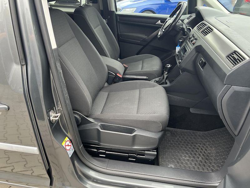Volkswagen Caddy (2018) MAXI 2,0TDi 7 míst pěkný stav! - fotka 27 z 42