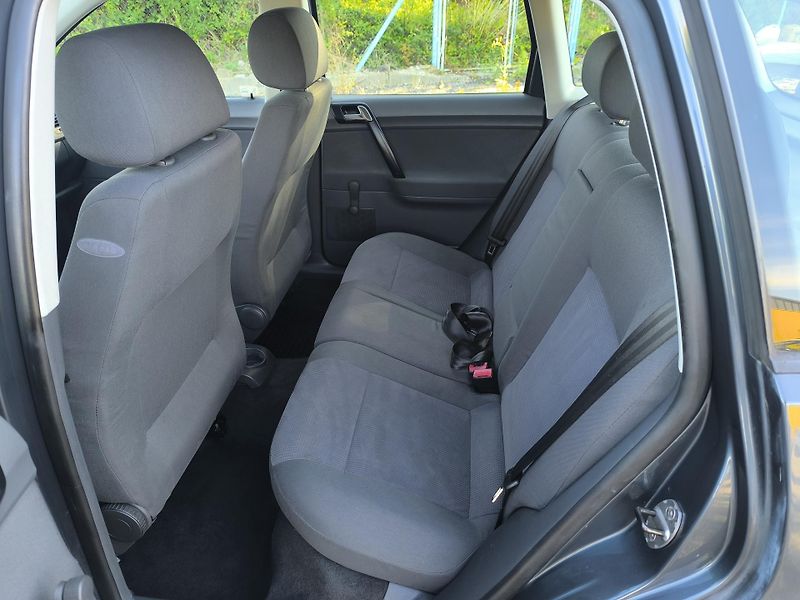 Volkswagen Polo (2004) 1.2 DOLOŽENÉ KM - fotka 11 z 28