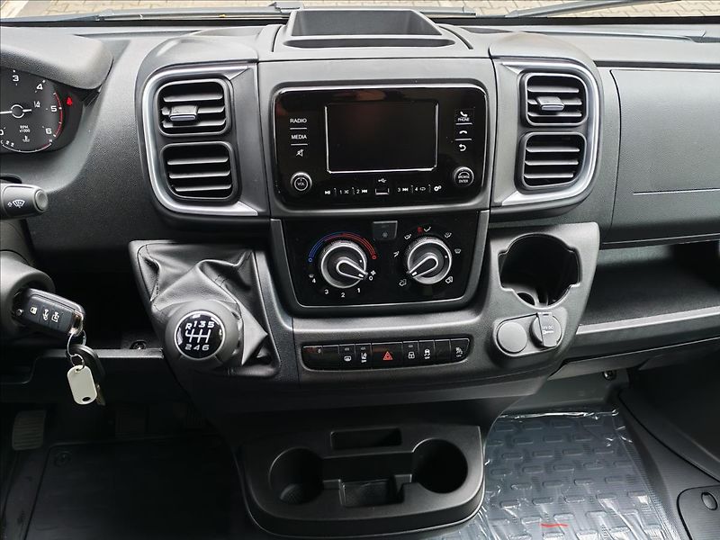 Peugeot Boxer (2026) 2,2  Furgon 3300 L2H1 BlueHDi - fotka 9 z 9