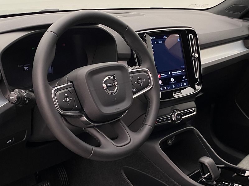 Volvo XC40 (2026) B4 AUT DARK PLUS - fotka 4 z 61