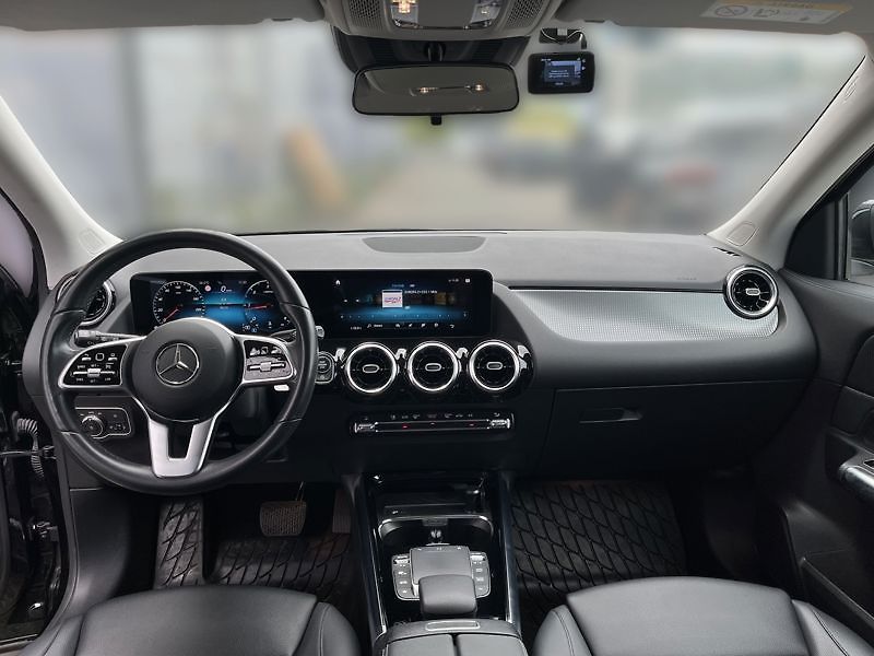 Mercedes-Benz GLA 180d Aut. - fotka 14 z 18