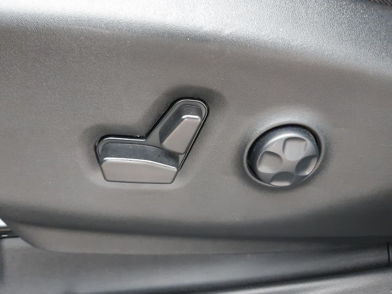 Chrysler Pacifica (2019) 3,6L SPORT, REZERVACE - fotka 25 z 48